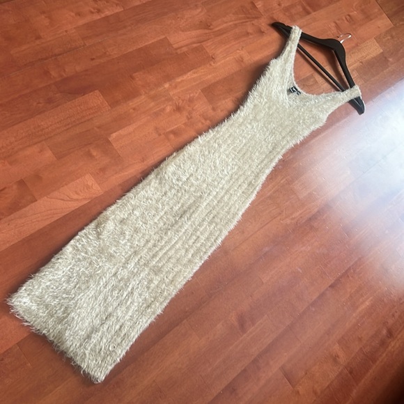 WINDSOR FURRY DRESS - Picture 5 of 5